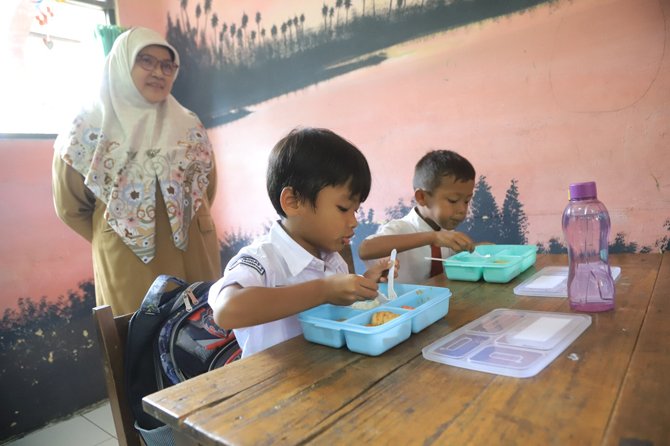 Kepala SPPG Pamekasan Jelaskan Menu MBG, Orang Tua Tak Perlu Khawatir