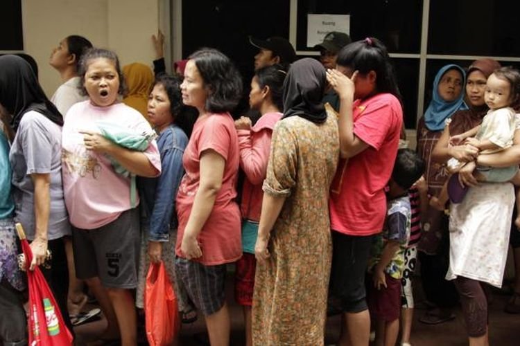 Warga Dabo Berbondong-bondong ke Pasar Murah Perumda Air Minum Tirta Lingga