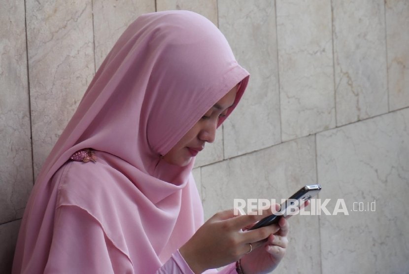 Kunci Mengatasi Kecanduan Gadget: Orang Tua Perlu Kuasai Literasi Digital