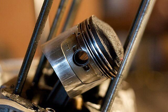 5 Alasan Mesin Bocor Meski Oli Baru Diisi