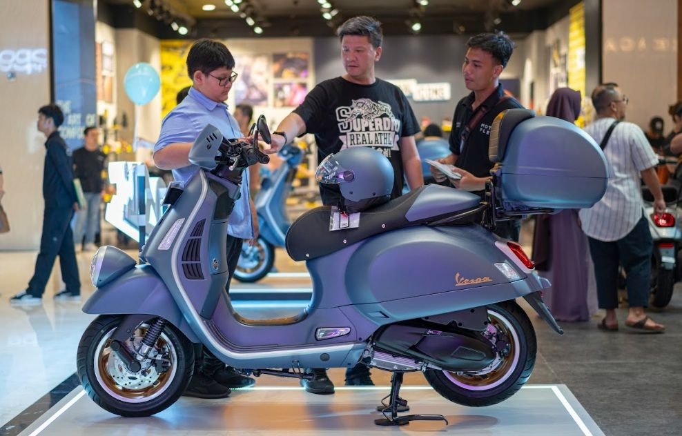 Vespa Terbaru Hadir di Bintaro, Pengunjung Bisa Mencoba Langsung