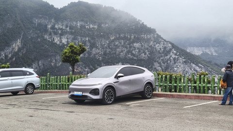 Foto: Pesona Mobil Listrik Xpeng G6 Pro yang Mengguncang Jalan Raya