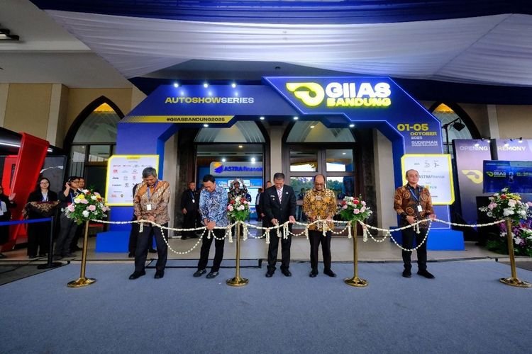Pemprov Jabar Dukung GIIAS Bandung 2025 dengan Insentif BBNKB 10 Persen