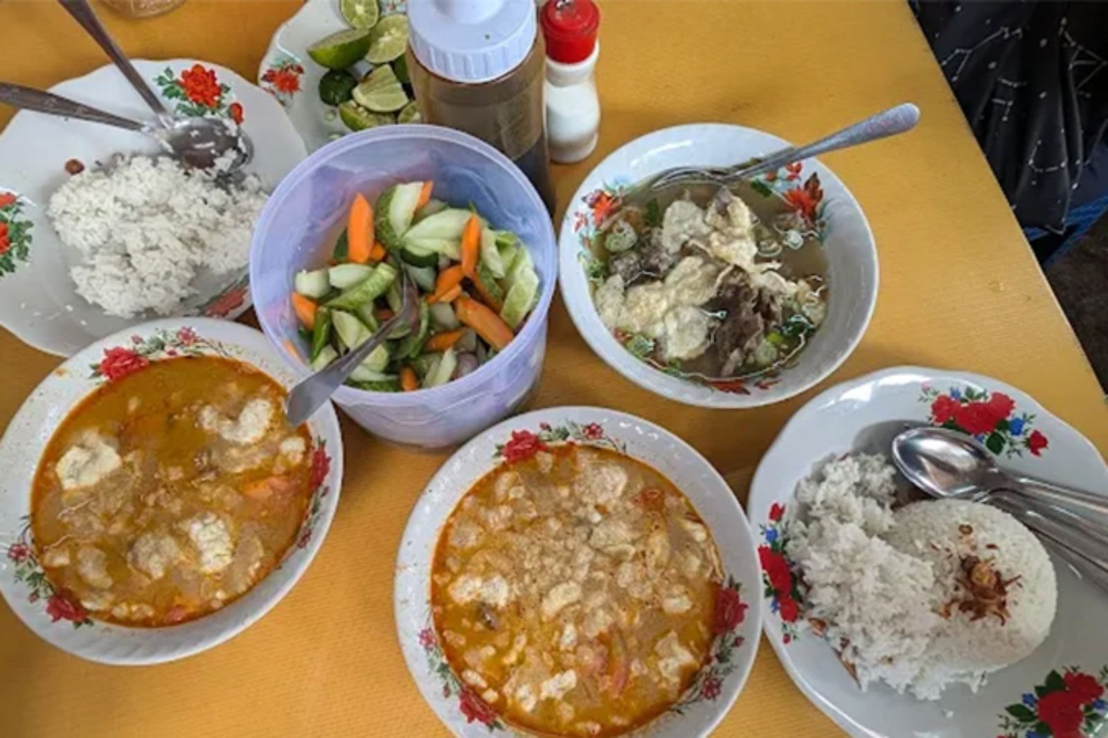 4 Rekomendasi Soto Betawi Legendaris di Jakarta dengan Rating Tinggi, Ada yang Sudah Buka Sejak 1940!