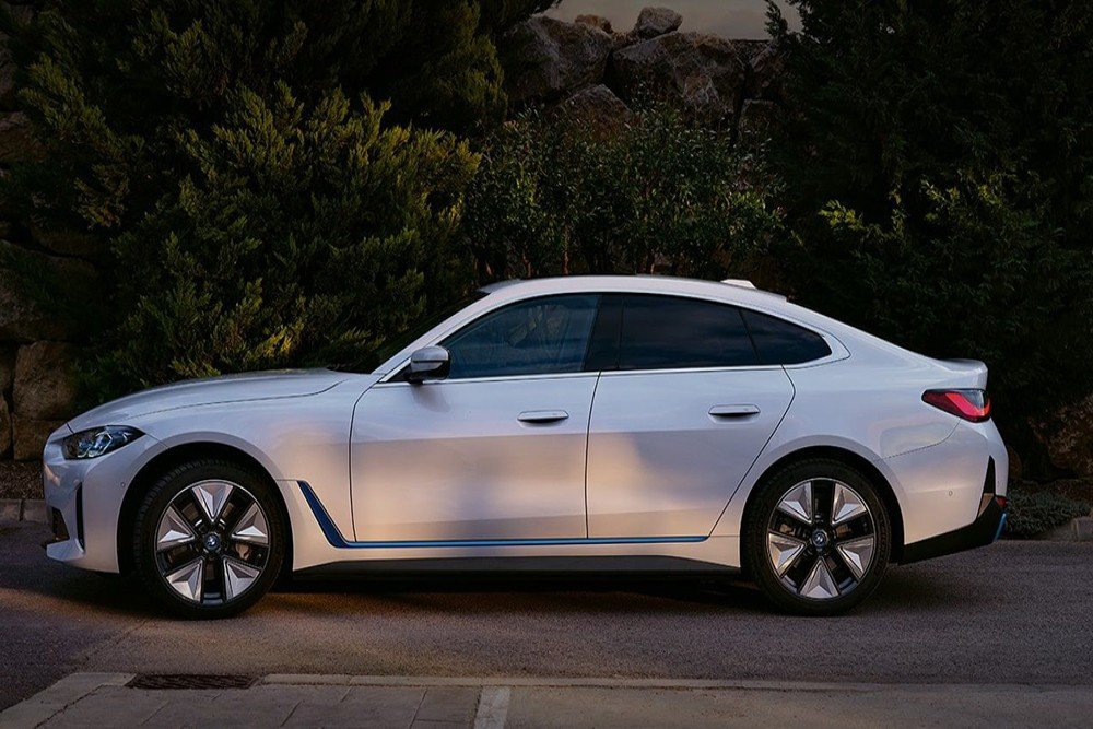 Persaingan BMW dan Mercedes-Benz di Pasar Mobil Bebas Bea Eropa