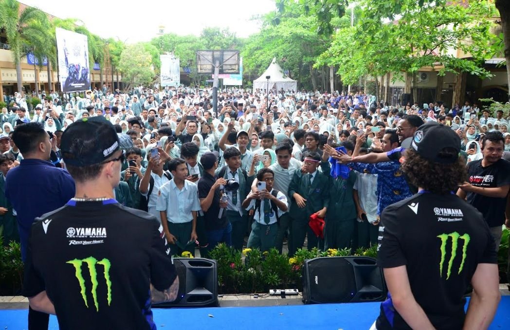 Ratusan Pelajar Histeris Saat Fabio dan Alex Datang ke Mataram