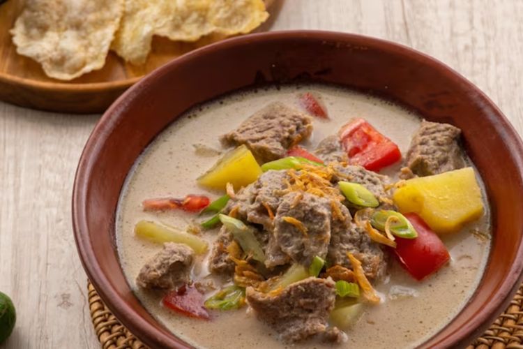 Mengenal Soto Betawi: Sejarah, Rasa, dan Cara Sajian Kuliner Jakarta