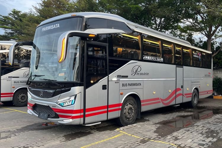 Bus Baru White Horse: Mesin Depan yang Mengagumkan