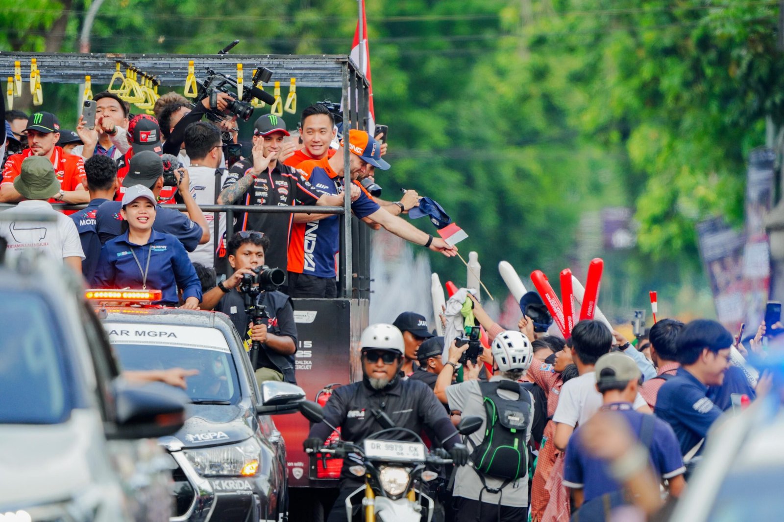 Mario Aji Dijadikan Sorotan di Mataram saat Bintang MotoGP Tiba