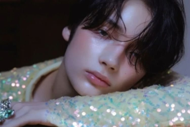 Huening Kai TXT Berbicara tentang Pengalaman Bersama Seorang Perempuan